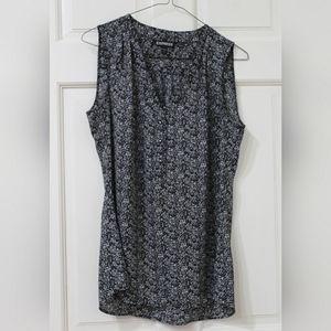 Express Black & White Sleeveless V-Neck Blouse